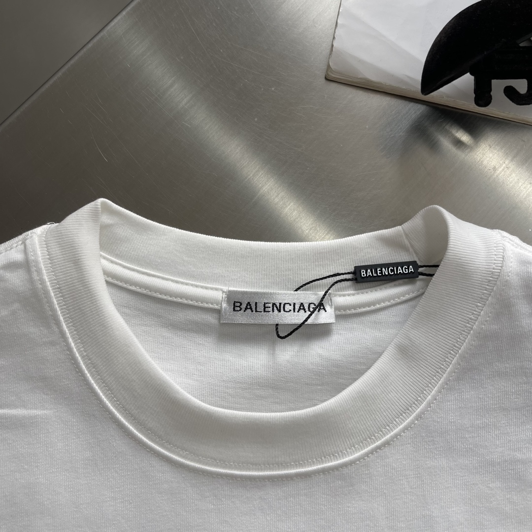 -Balenciag 爱心T恤。双纱32支260克，原版开发定织面料工艺洗水处理 厚实感十足 质感区别市