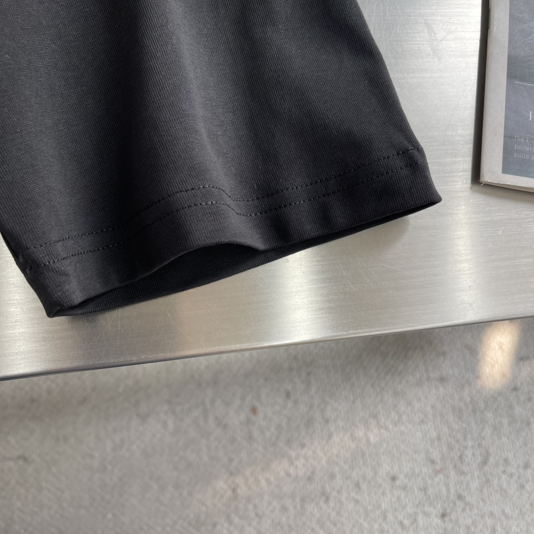 -PRAD 2026ss夏装最新系列图案logo短袖T恤。必须人手一件的节奏！进口顶极精梳棉面料，极为亲