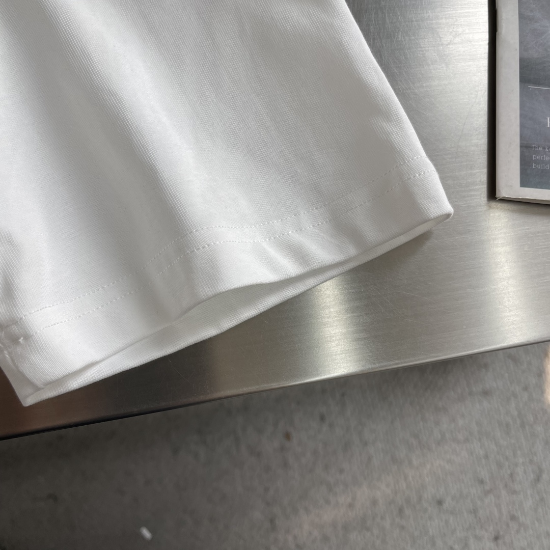 -PRAD 2026ss夏装最新系列图案logo短袖T恤。必须人手一件的节奏！进口顶极精梳棉面料，极为亲