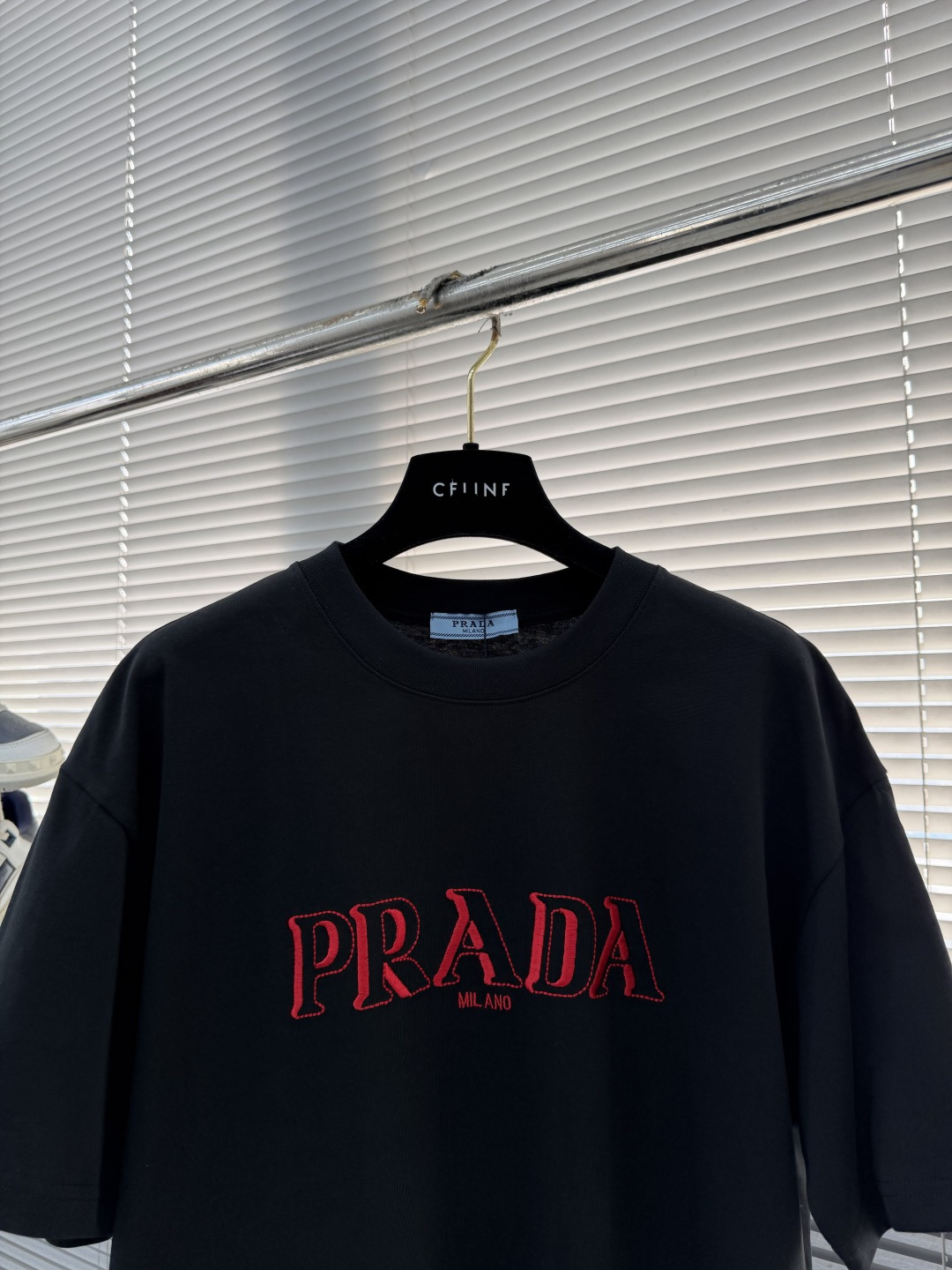 -PRAD 2026ss夏装最新系列图案logo短袖T恤。必须人手一件的节奏！进口顶极精梳棉面料，极为亲