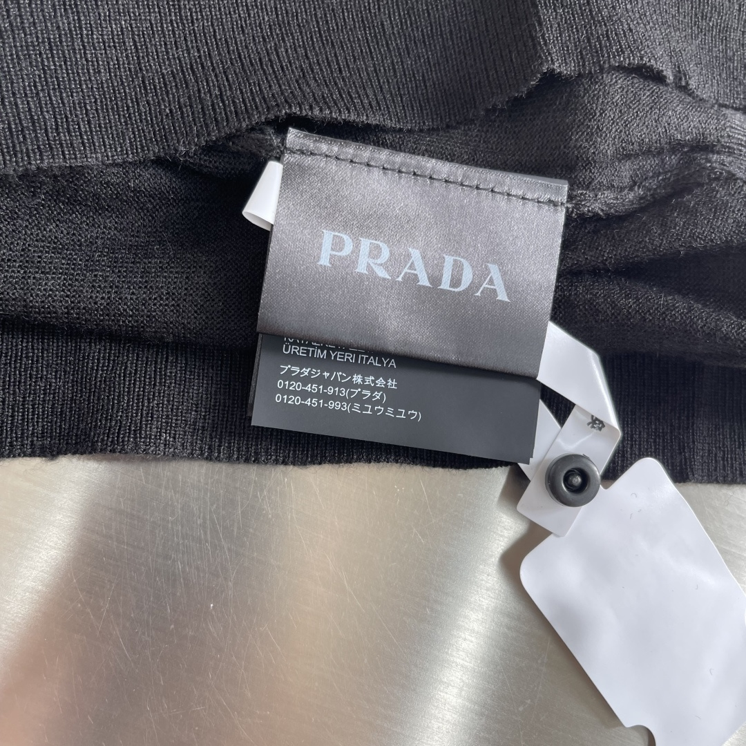 -PRAD 经典LOGO刺绣羊毛圆领短袖60支拉菲尔55%羊毛采用德国（STOLL）16针进口织机进口刺