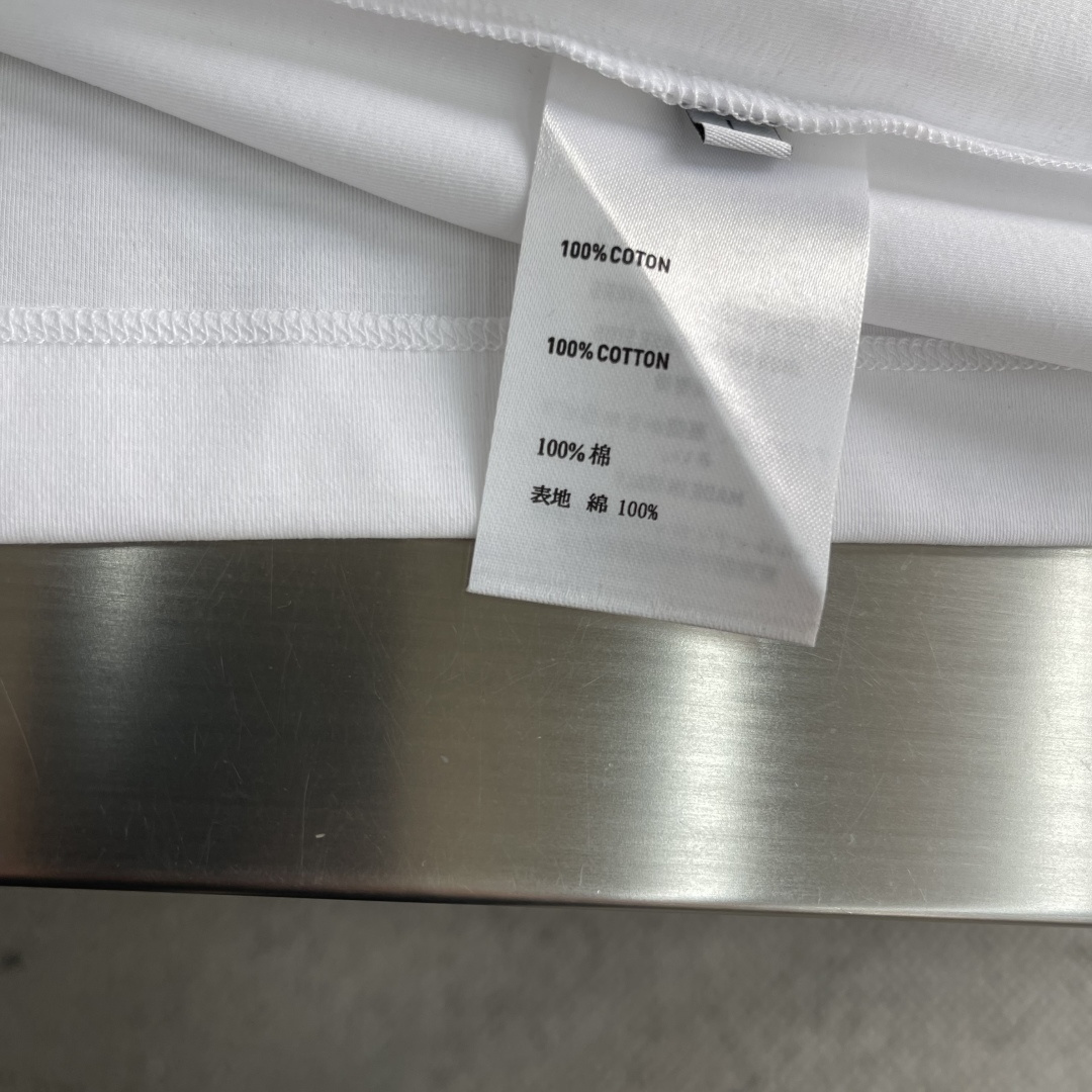-BERLUT* 26春夏新款T恤这款短袖采用了双面液氨棉面料，处理后纤维更顺滑，手感软糯细腻，贴身穿无