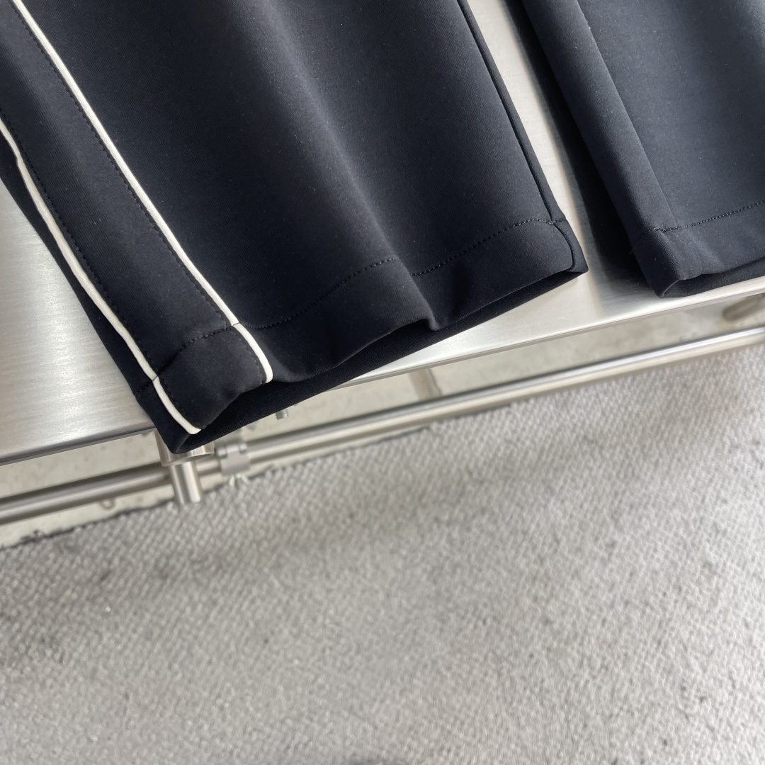 -alo 2026春夏新款铜氨丝莫代尔空气层休闲卫裤，裤身上刺绣标志性品牌标识，客供定制品牌刻印五金配件