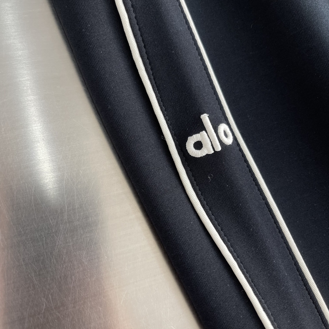 -alo 2026春夏新款铜氨丝莫代尔空气层休闲卫裤，裤身上刺绣标志性品牌标识，客供定制品牌刻印五金配件