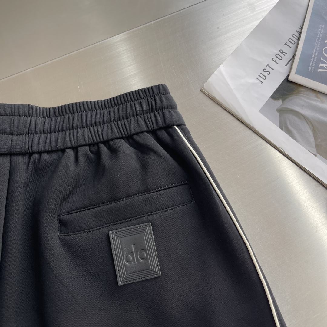-alo 2026春夏新款铜氨丝莫代尔空气层休闲卫裤，裤身上刺绣标志性品牌标识，客供定制品牌刻印五金配件
