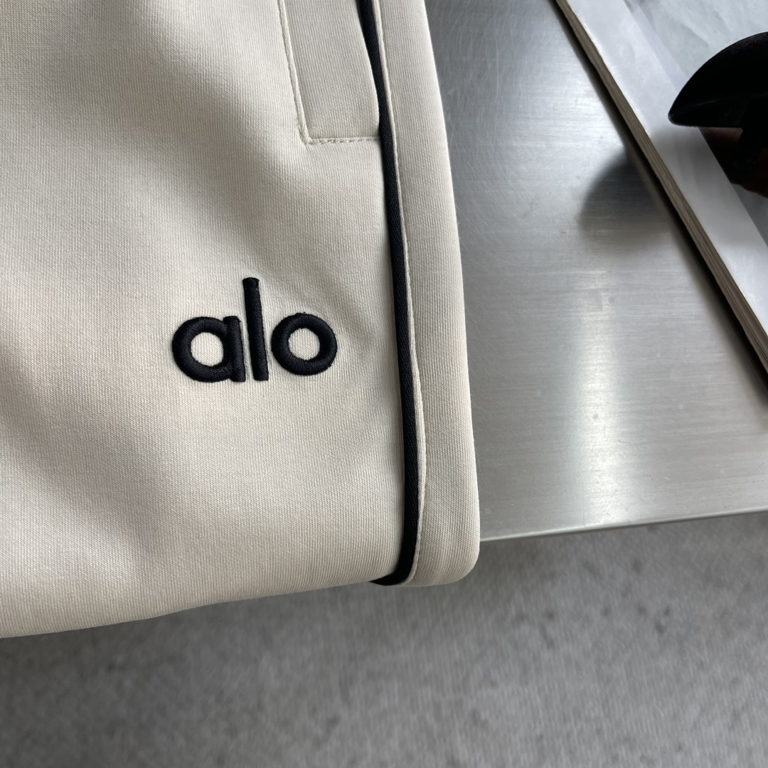 -alo 2026春夏新款铜氨丝莫代尔空气层休闲卫裤，裤身上刺绣标志性品牌标识，客供定制品牌刻印五金配件