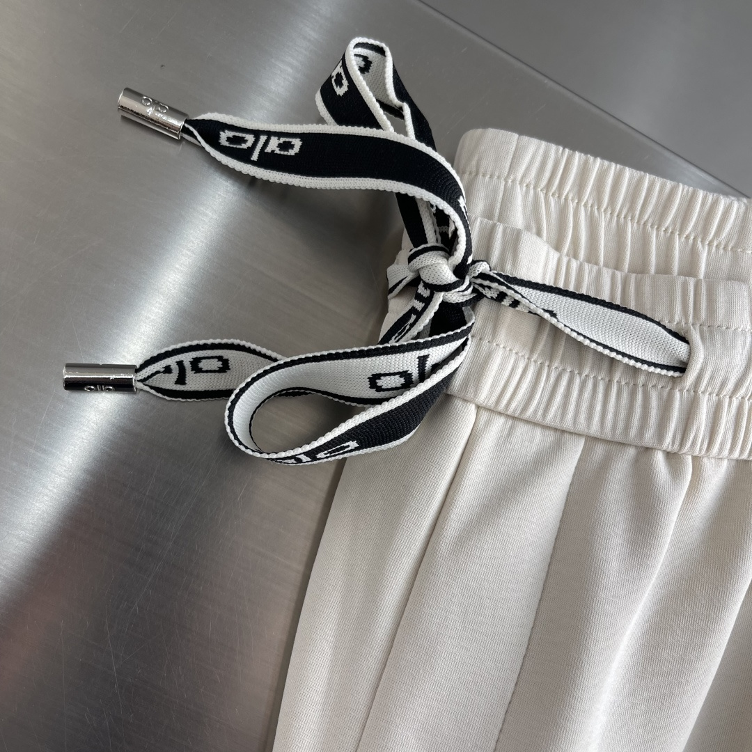 -alo 2026春夏新款铜氨丝莫代尔空气层休闲卫裤，裤身上刺绣标志性品牌标识，客供定制品牌刻印五金配件