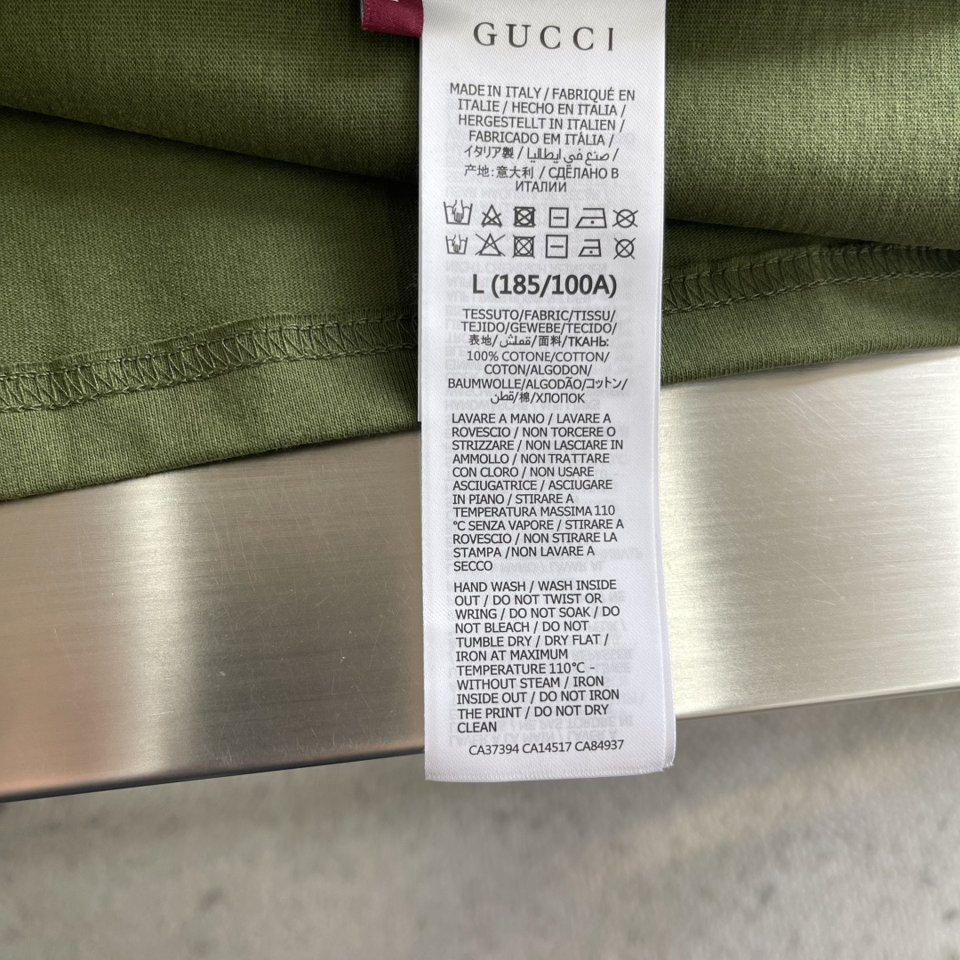 -GUCC 2026春夏新品，100％全棉300g面料，柔软亲肤，挺阔有垂坠感。四线密边做工精细，前幅案