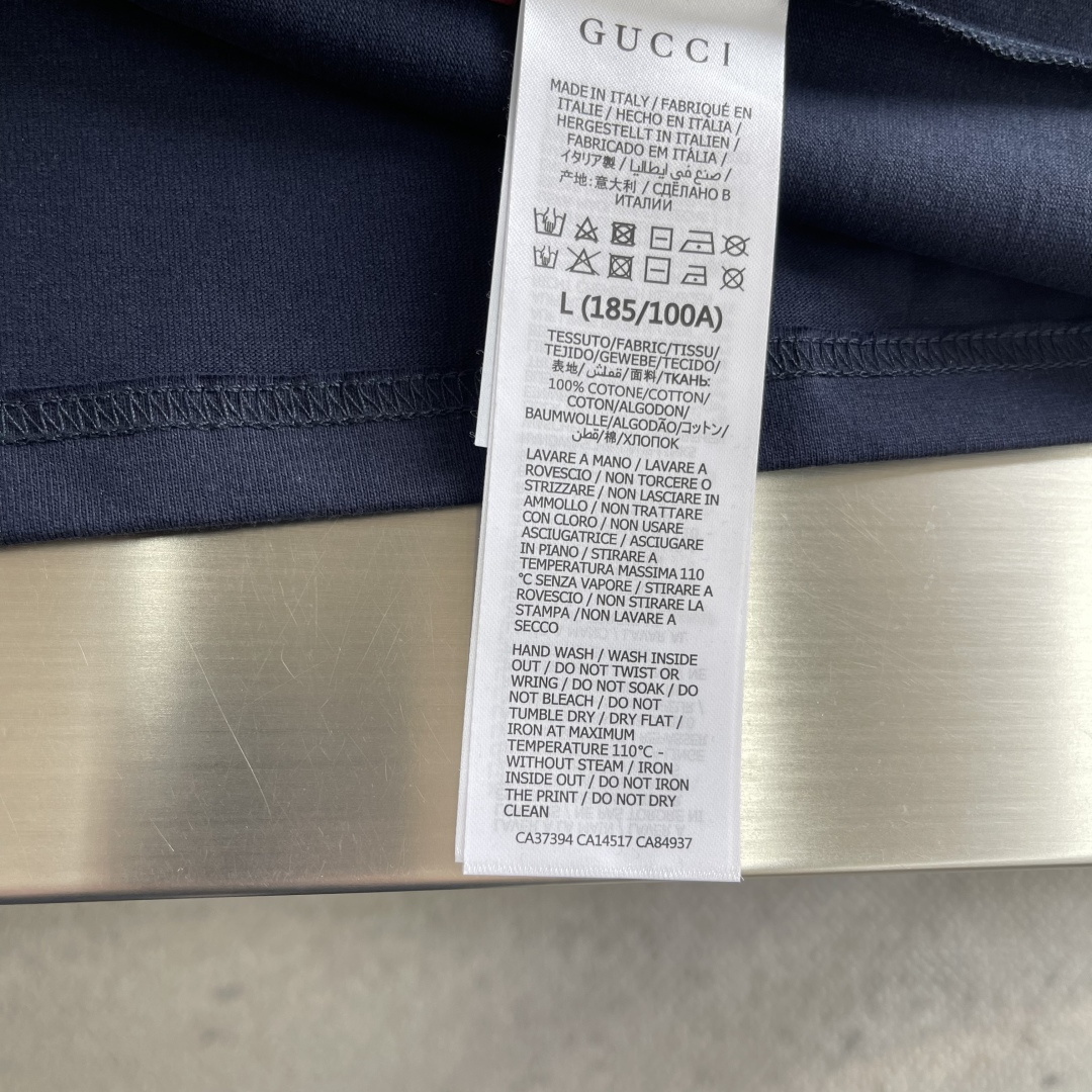 -GUCC 2026春夏新品，100％全棉300g面料，柔软亲肤，挺阔有垂坠感。四线密边做工精细，前幅案