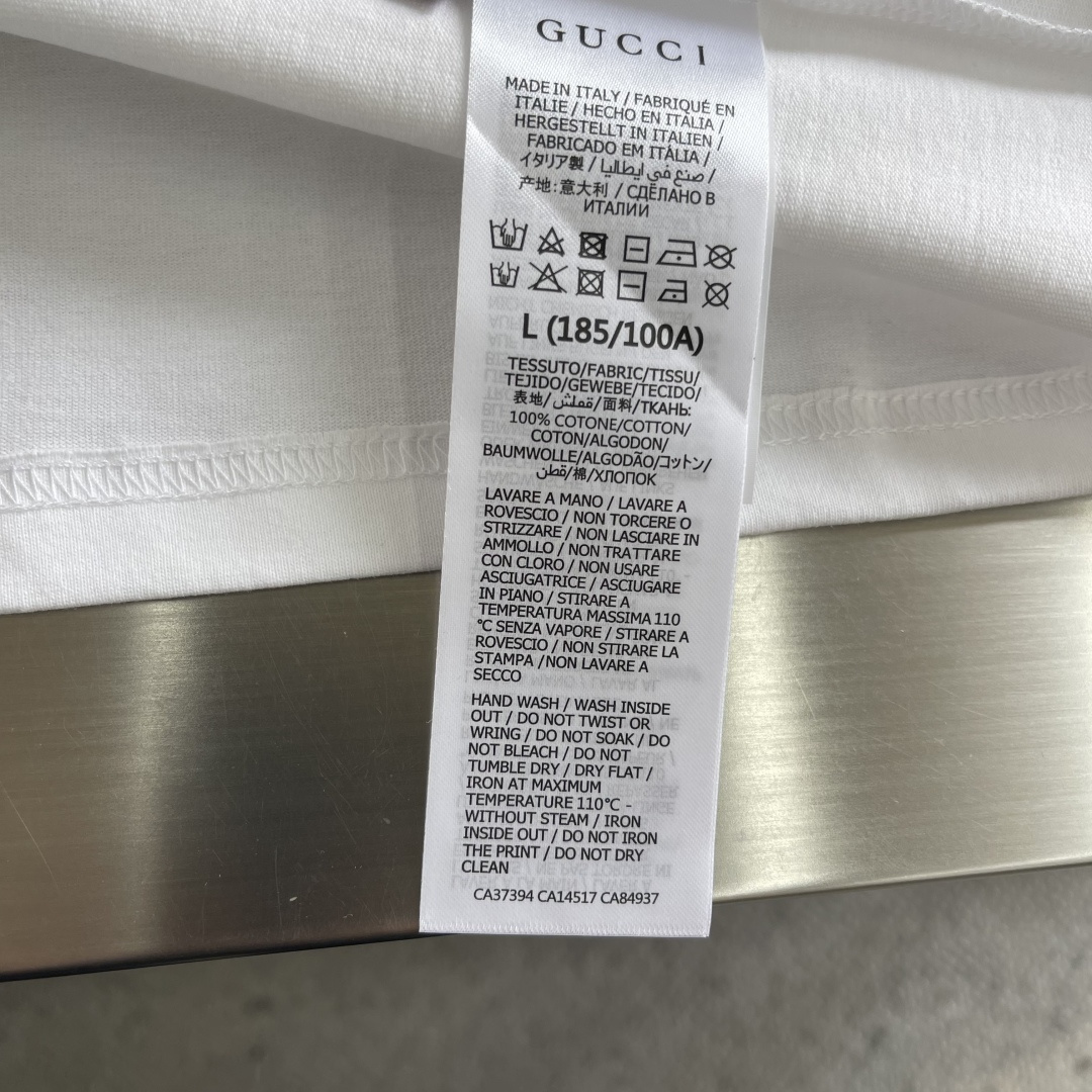-GUCC 2026春夏新品，100％全棉300g面料，柔软亲肤，挺阔有垂坠感。四线密边做工精细，前幅案