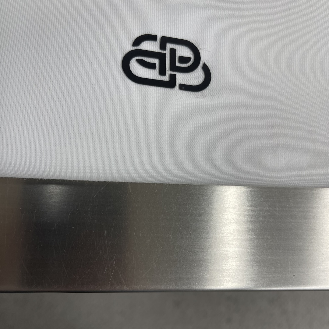 -Balenciag 2026春夏新款短袖T恤定制纯棉字母logo贴布印花颜色：黑色 白色 码数：M L