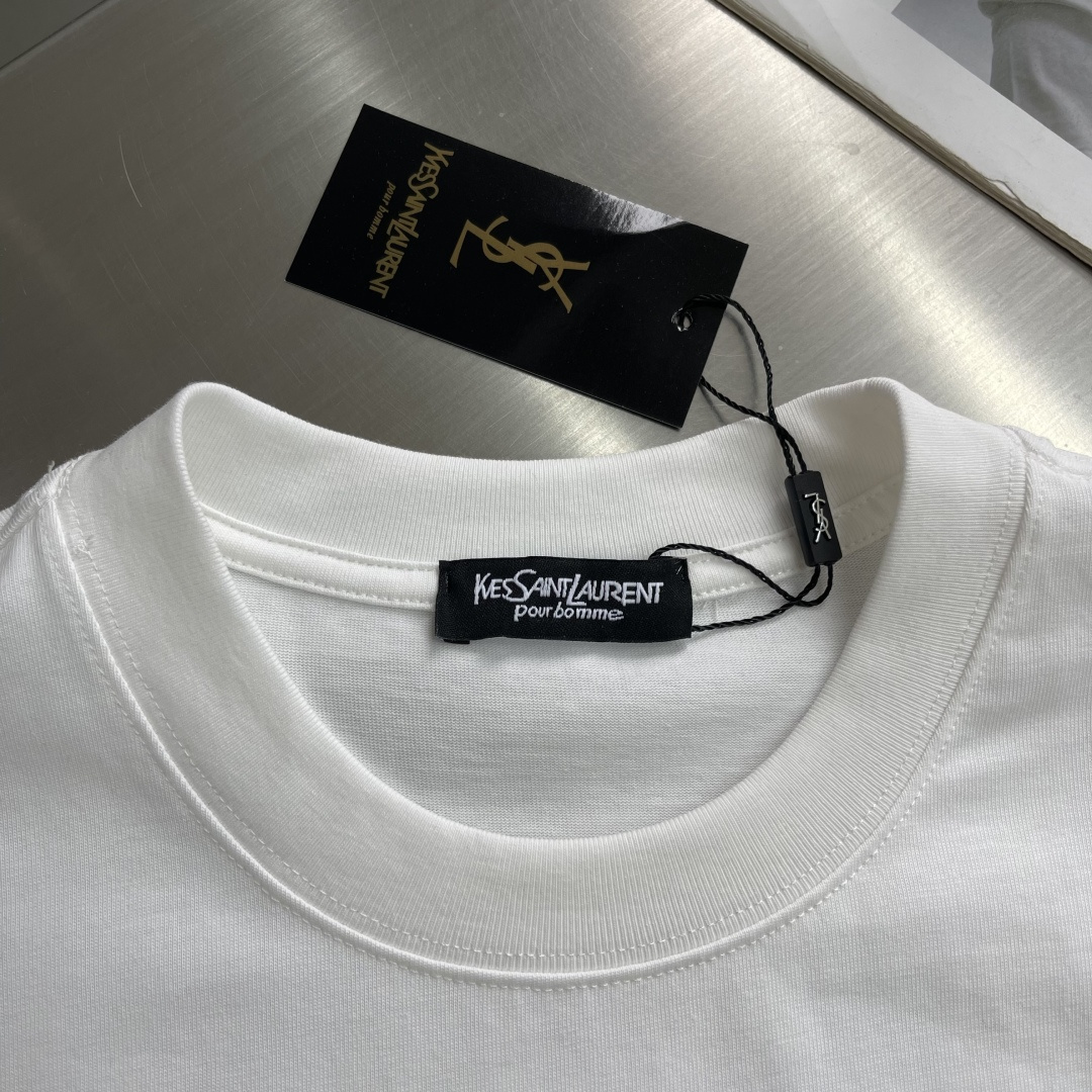 -YSL 圣罗兰 2026ss春夏新款短袖圆领T恤 设计前卫时尚！品牌logo重工艺设计 高端定制纯棉面