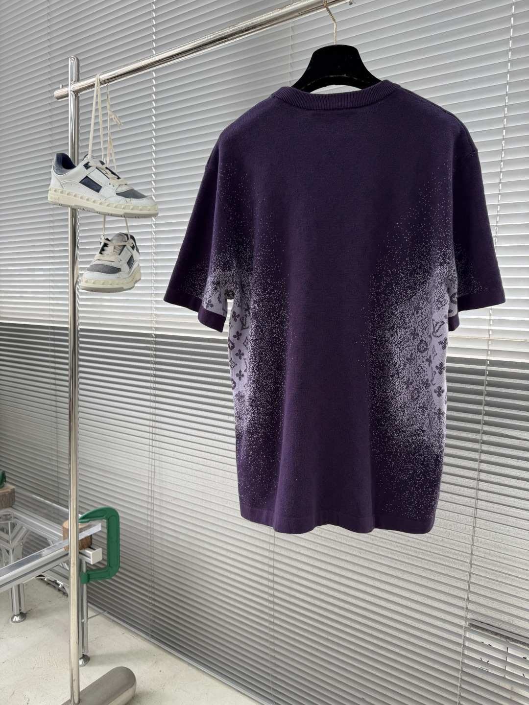 -驴牌 26ss新款MONOGRAM 提花短袖圆领衫本款棉质短袖圆领衫呈现日光漂白效果，灵感源自印度绚丽