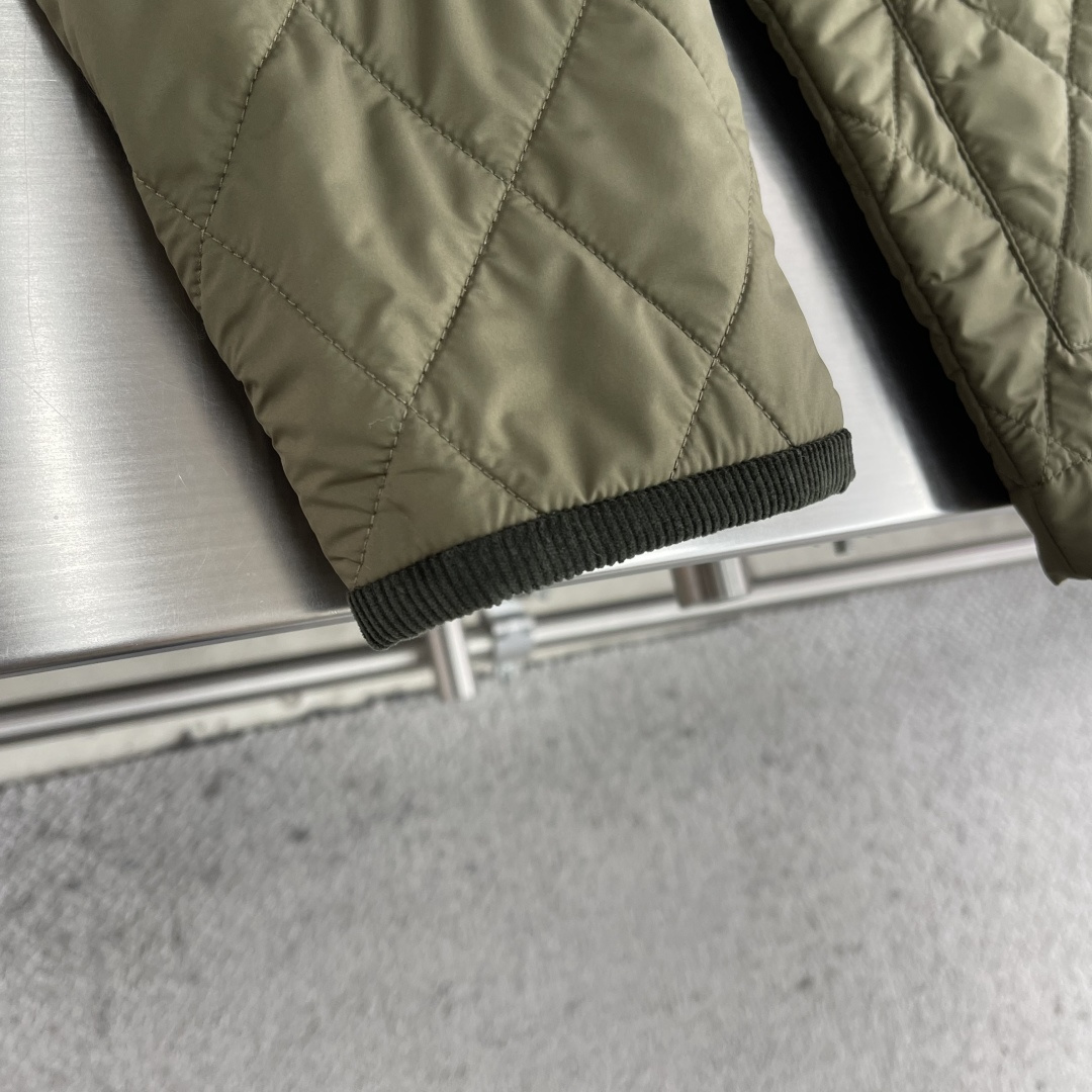-BBR 新款翻领绿色格子棉服面料：100%聚酯纤维里料：100%棉手洗洗涤温度不高于30C填充物：55