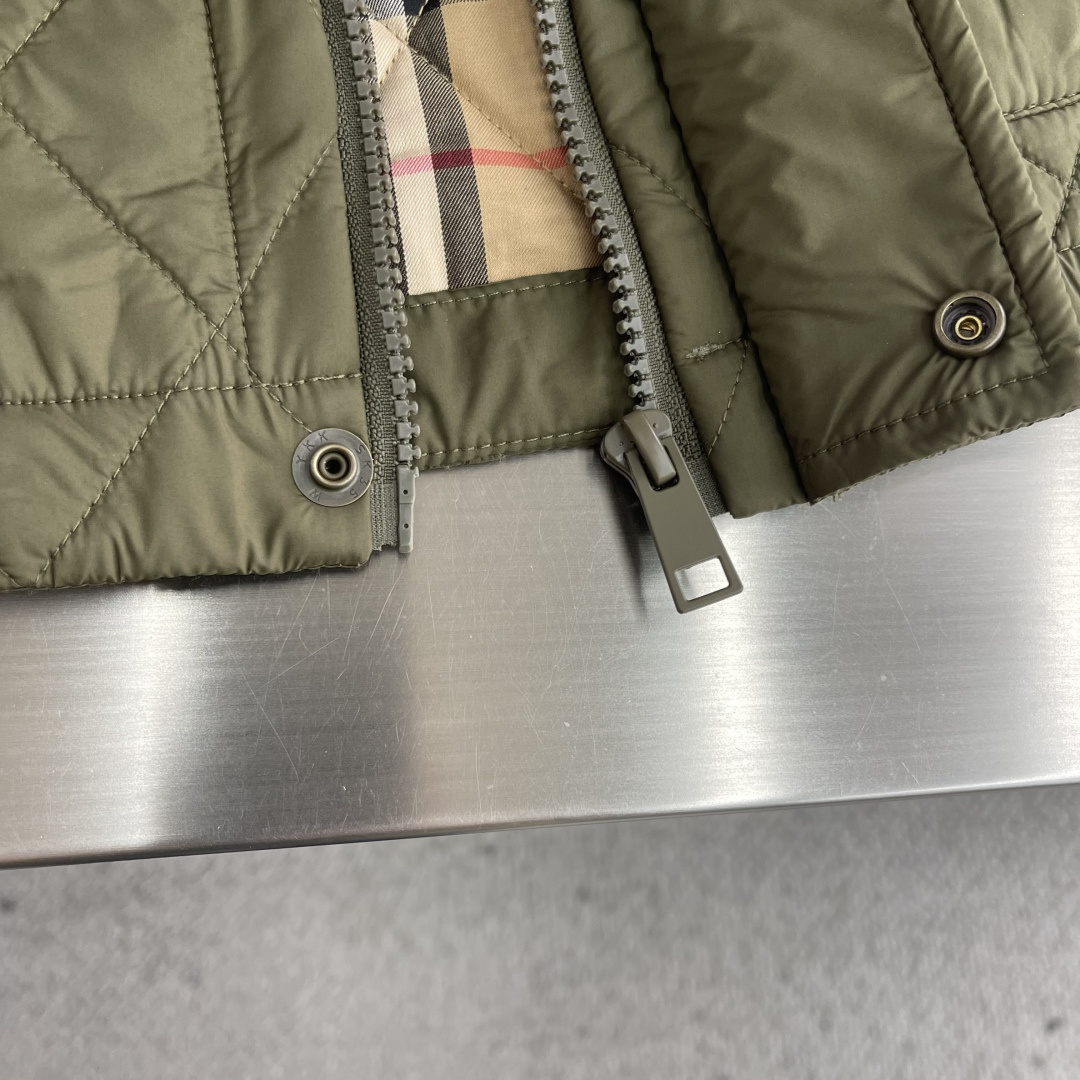 -BBR 新款翻领绿色格子棉服面料：100%聚酯纤维里料：100%棉手洗洗涤温度不高于30C填充物：55