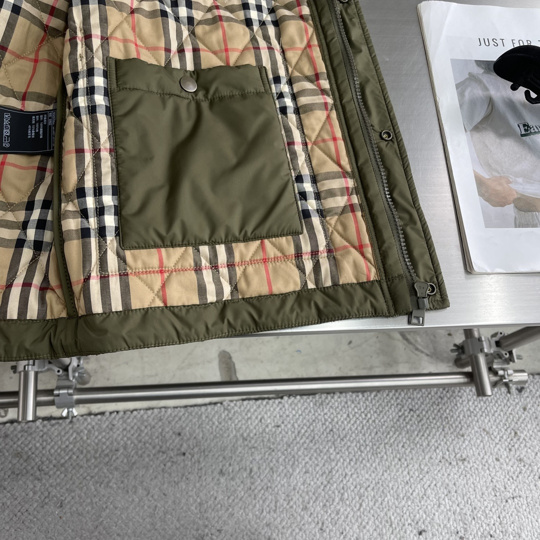-BBR 新款翻领绿色格子棉服面料：100%聚酯纤维里料：100%棉手洗洗涤温度不高于30C填充物：55