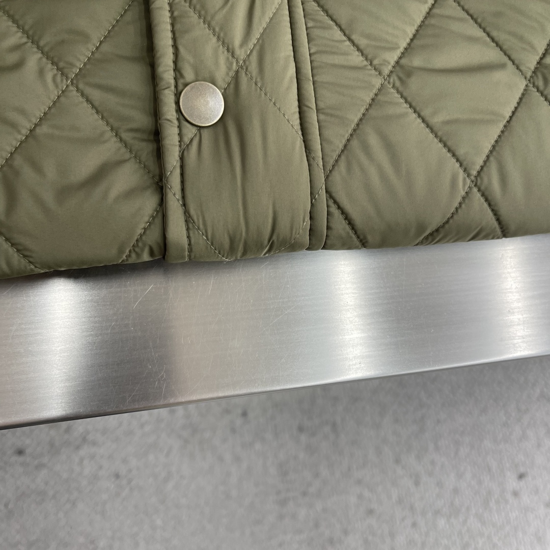 -BBR 新款翻领绿色格子棉服面料：100%聚酯纤维里料：100%棉手洗洗涤温度不高于30C填充物：55