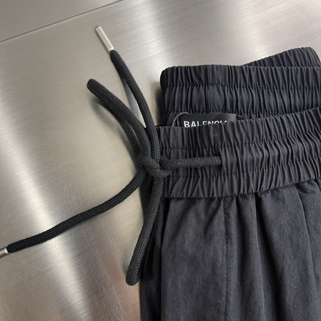 -Balenciag 2026春季最新爆款时尚休闲休闲裤 进口原版面料，独特设计，顶级刺绣工艺字母图案装