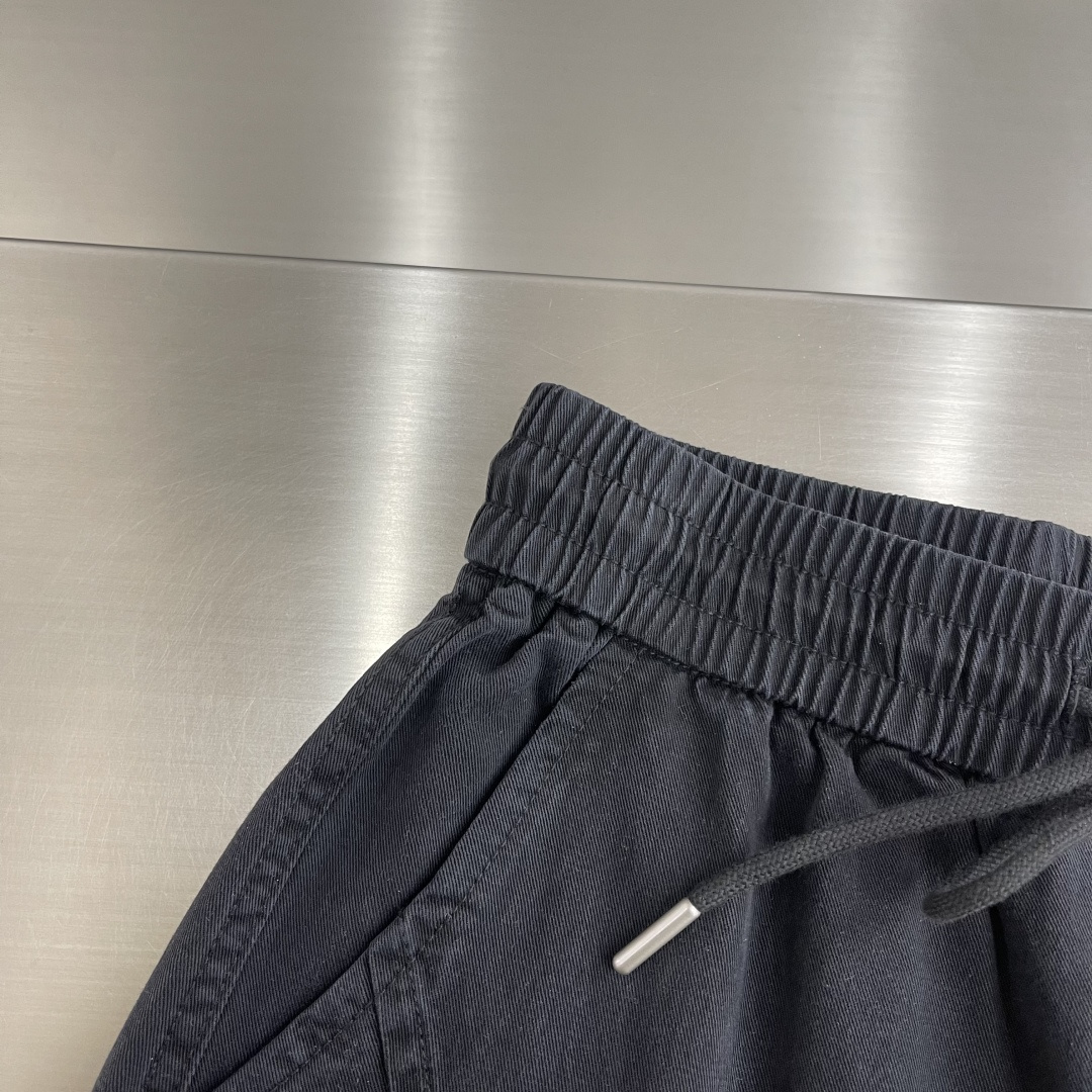 -驴牌 2026早春新款阔腿工装休闲裤美学的焕新诠释,演绎浓郁的格调型时尚风范,细节感和设计感强悍.经典