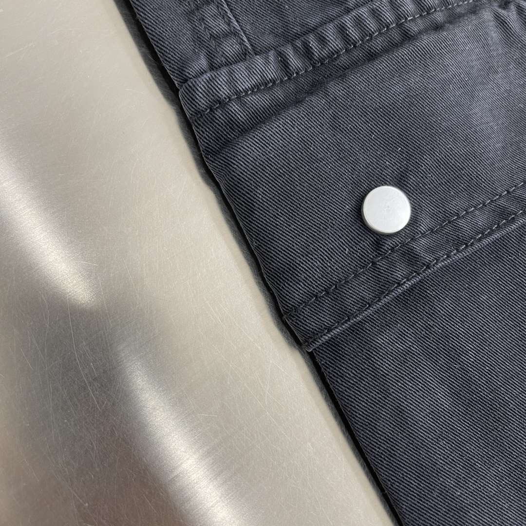 -驴牌 2026早春新款阔腿工装休闲裤美学的焕新诠释,演绎浓郁的格调型时尚风范,细节感和设计感强悍.经典