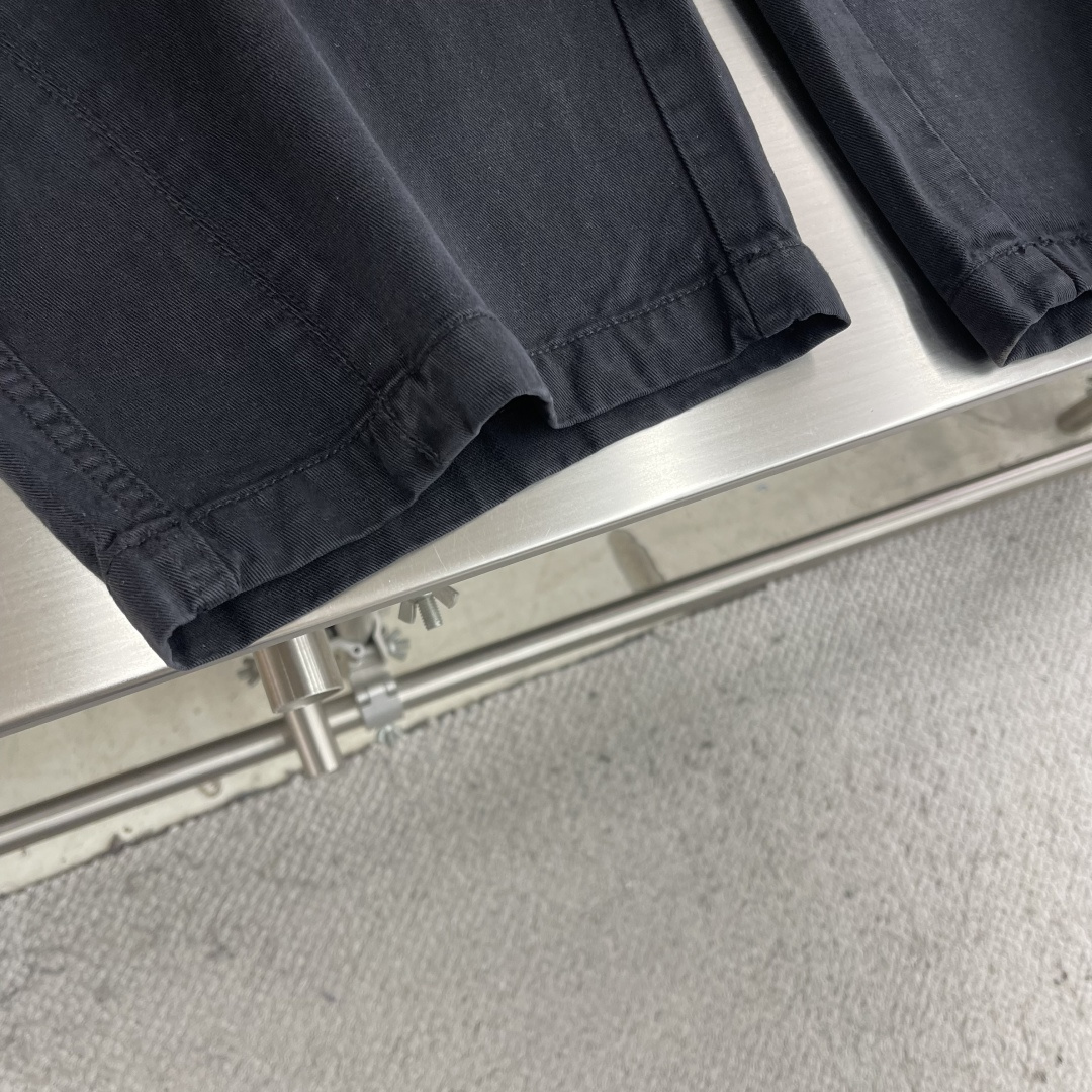 -驴牌 2026早春新款阔腿工装休闲裤美学的焕新诠释,演绎浓郁的格调型时尚风范,细节感和设计感强悍.经典