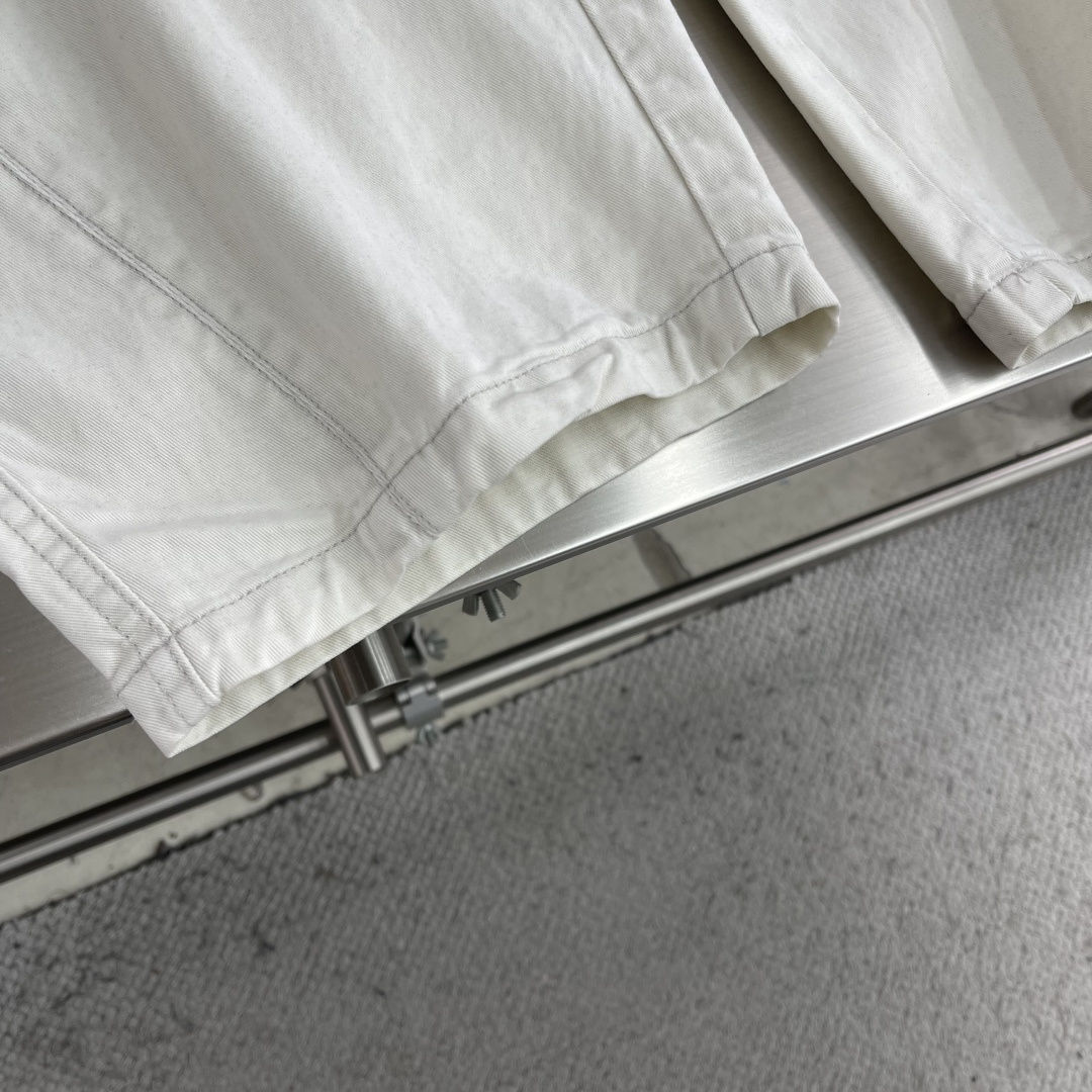 -驴牌 2026早春新款阔腿工装休闲裤美学的焕新诠释,演绎浓郁的格调型时尚风范,细节感和设计感强悍.经典