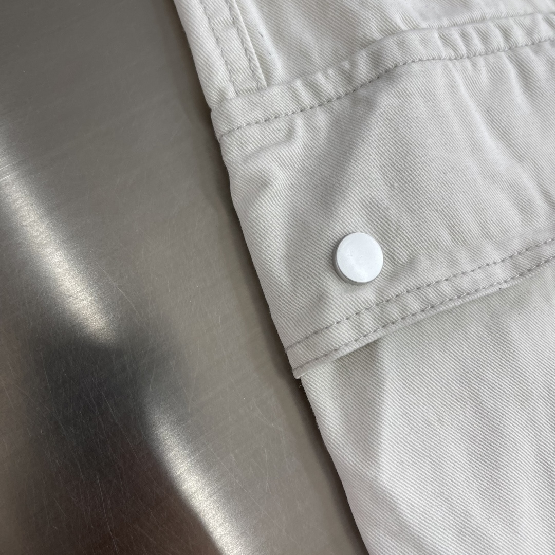 -驴牌 2026早春新款阔腿工装休闲裤美学的焕新诠释,演绎浓郁的格调型时尚风范,细节感和设计感强悍.经典