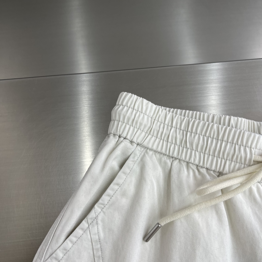 -驴牌 2026早春新款阔腿工装休闲裤美学的焕新诠释,演绎浓郁的格调型时尚风范,细节感和设计感强悍.经典