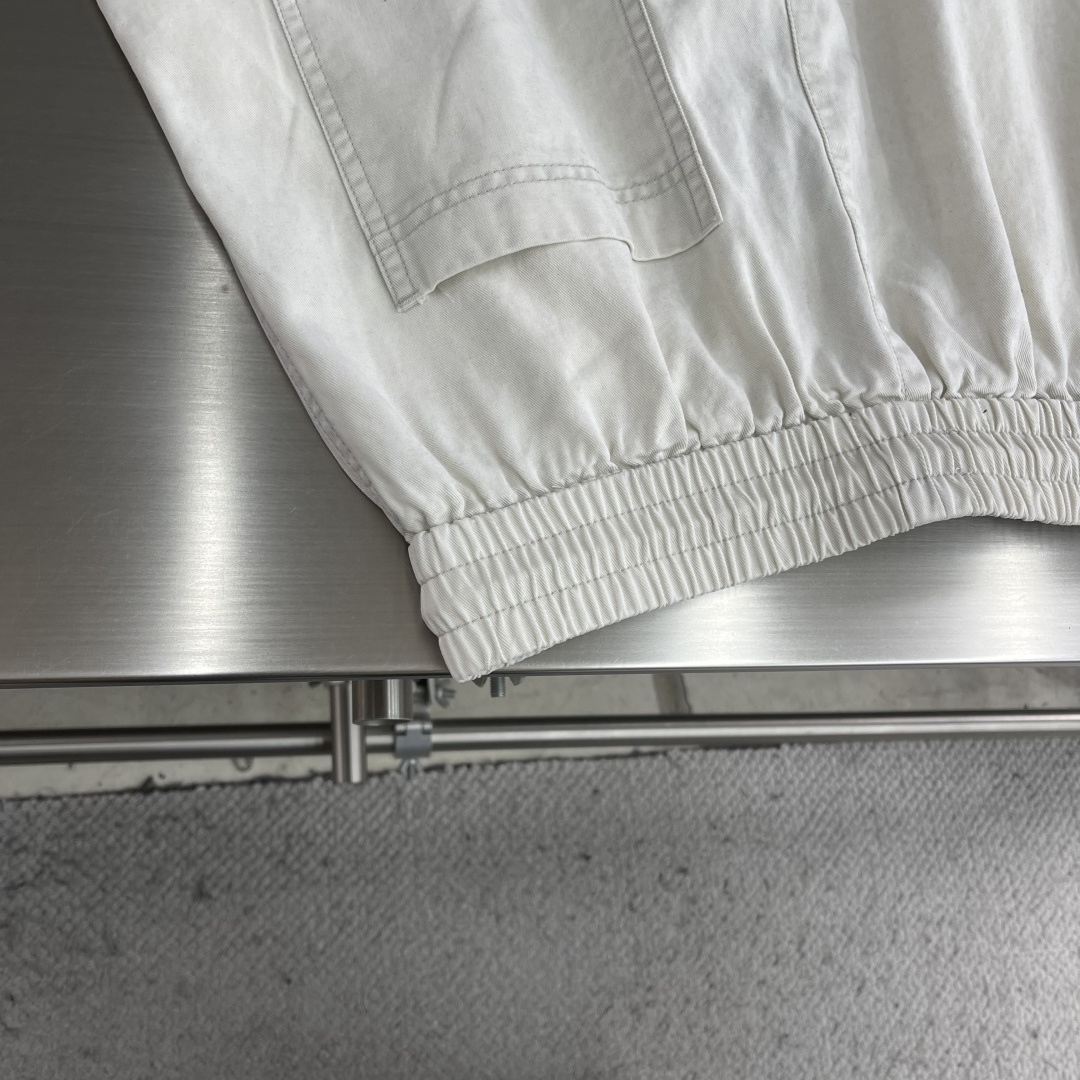 -驴牌 2026早春新款阔腿工装休闲裤美学的焕新诠释,演绎浓郁的格调型时尚风范,细节感和设计感强悍.经典