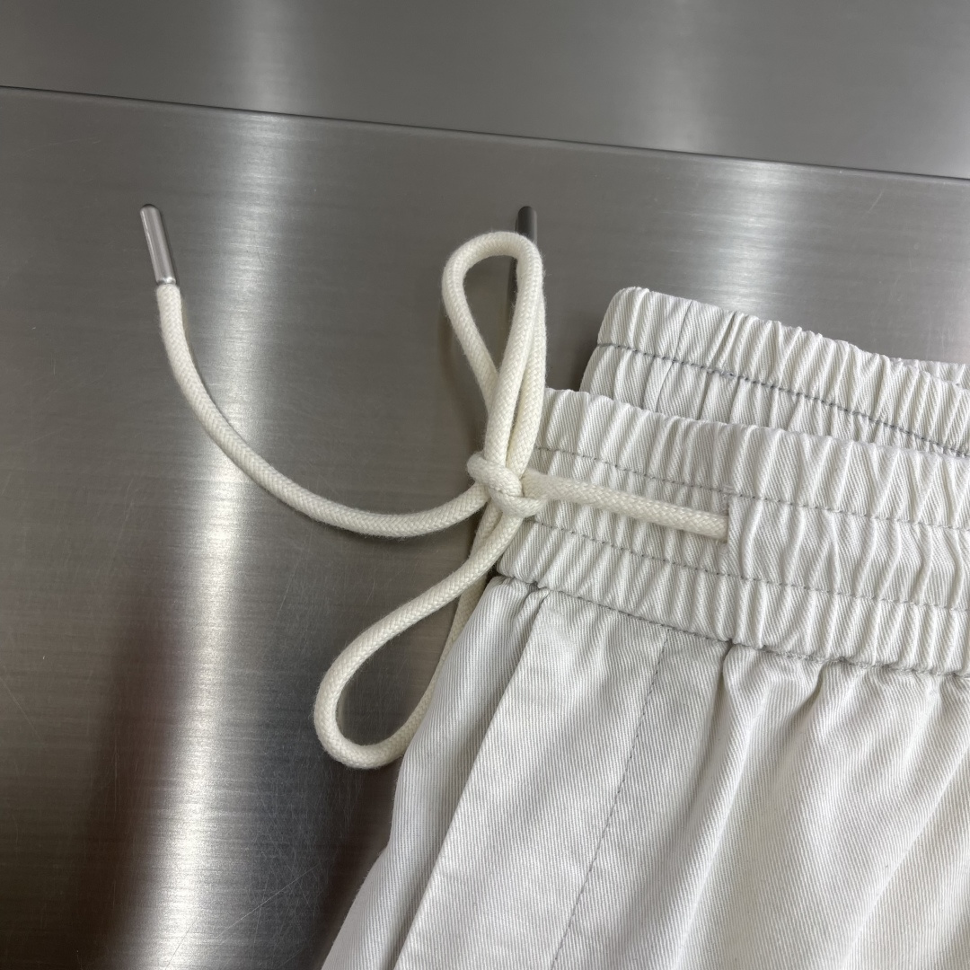 -驴牌 2026早春新款阔腿工装休闲裤美学的焕新诠释,演绎浓郁的格调型时尚风范,细节感和设计感强悍.经典