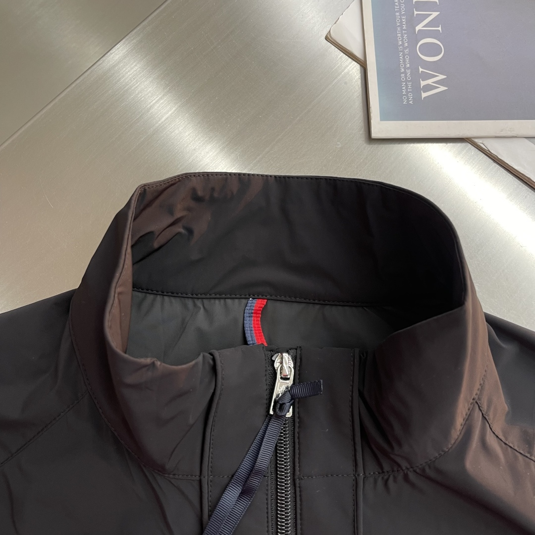 -mon 26年春季新款夹克非常柔软顺滑有垂感，面料牢固结实，挑选的新型面料环保可持续性使用。均为高密度