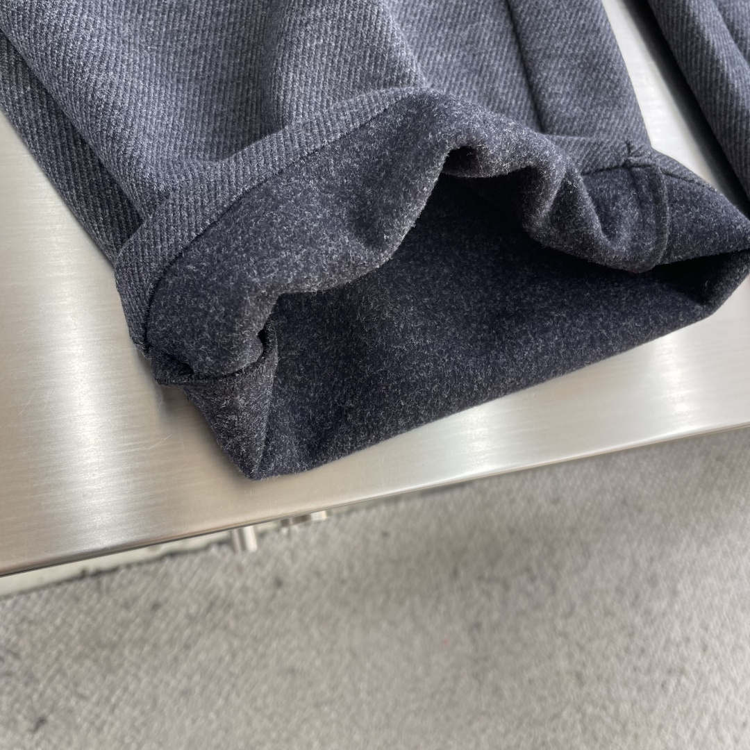 -Loro Piana 加厚抓绒保暖休闲裤冬季新款直筒宽松西裤，简约版型，百搭款式，你值得拥有！面料成份