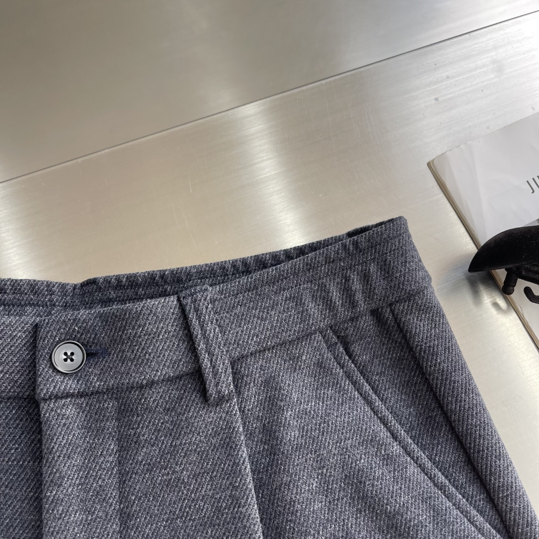 -Loro Piana 加厚抓绒保暖休闲裤冬季新款直筒宽松西裤，简约版型，百搭款式，你值得拥有！面料成份