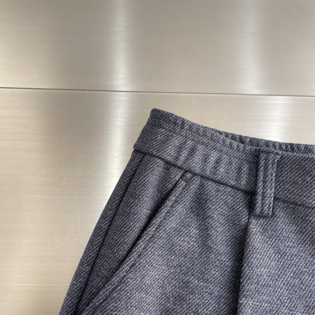 -Loro Piana 加厚抓绒保暖休闲裤冬季新款直筒宽松西裤，简约版型，百搭款式，你值得拥有！面料成份