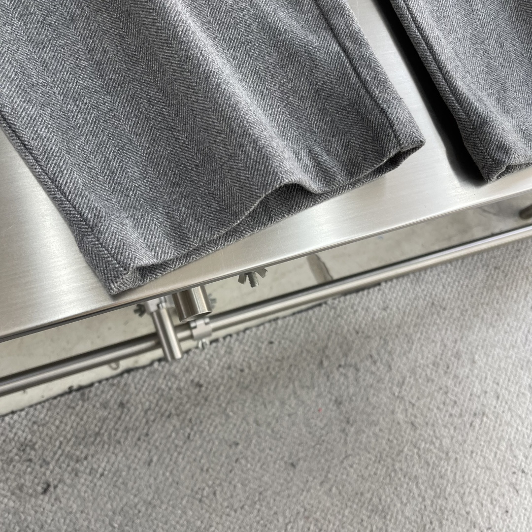 -GA 阿玛泥 2026早春新款人字纹羊毛混纺宽松褶线休闲长裤 简约而不简单，上身巨好看！面料：69.2