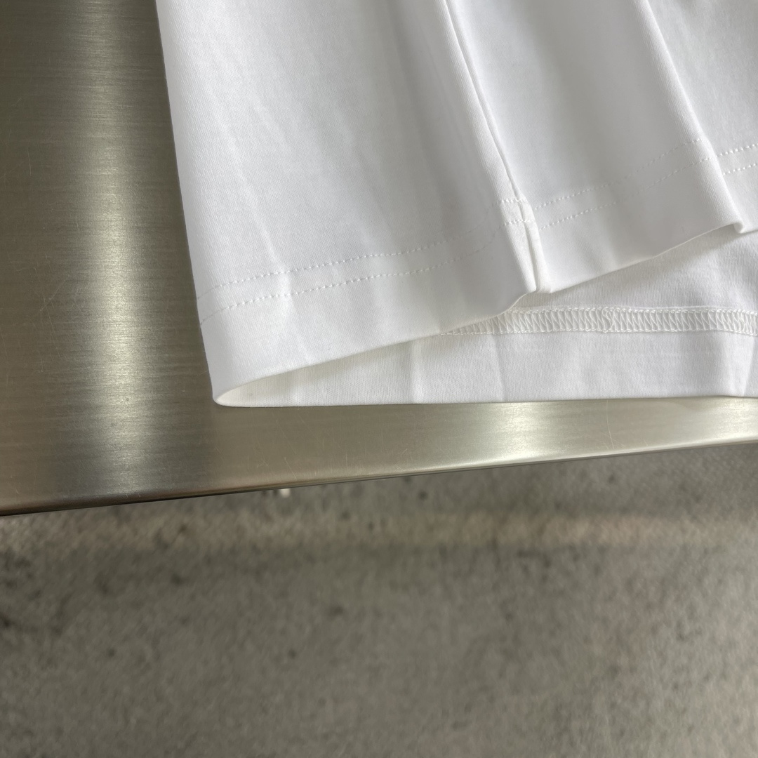 -THE ROW2026早春新款纯棉亨利领长袖T恤，简约休闲百搭款，上身有型帅气十足，早秋不可或缺的时尚