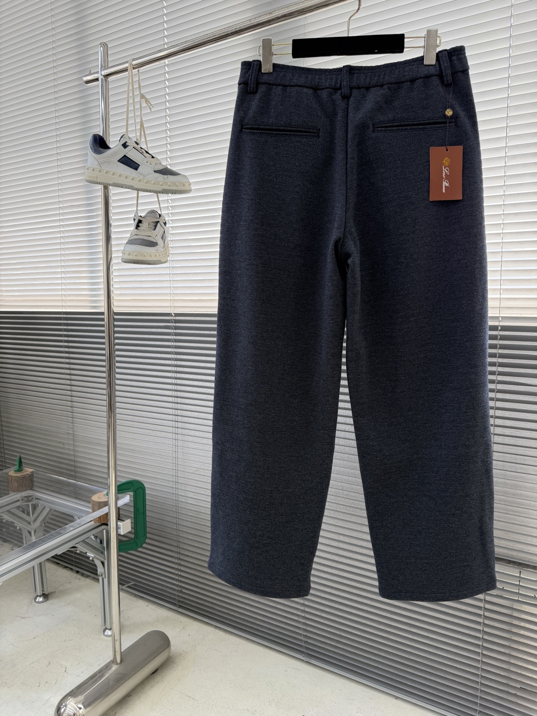 -Loro Piana 加厚抓绒保暖休闲裤冬季新款直筒宽松西裤，简约版型，百搭款式，你值得拥有！面料成份