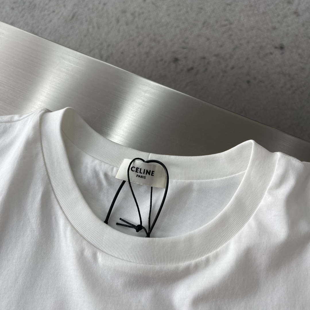 -CELIN 双层印花字母标识短袖采用50支双股与50支爽棉。螺纹搭配1*1配套索罗娜。印花采用胶浆印花
