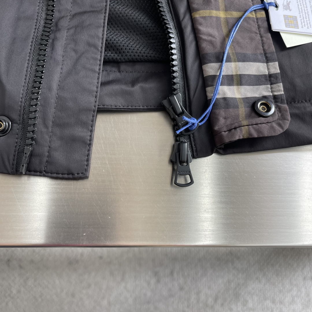 -BBR 26年春季夹克高定专柜面料辅料，透气舒适度高，细节无可挑剔，做工考究工艺复杂，内里搭配经典格纹