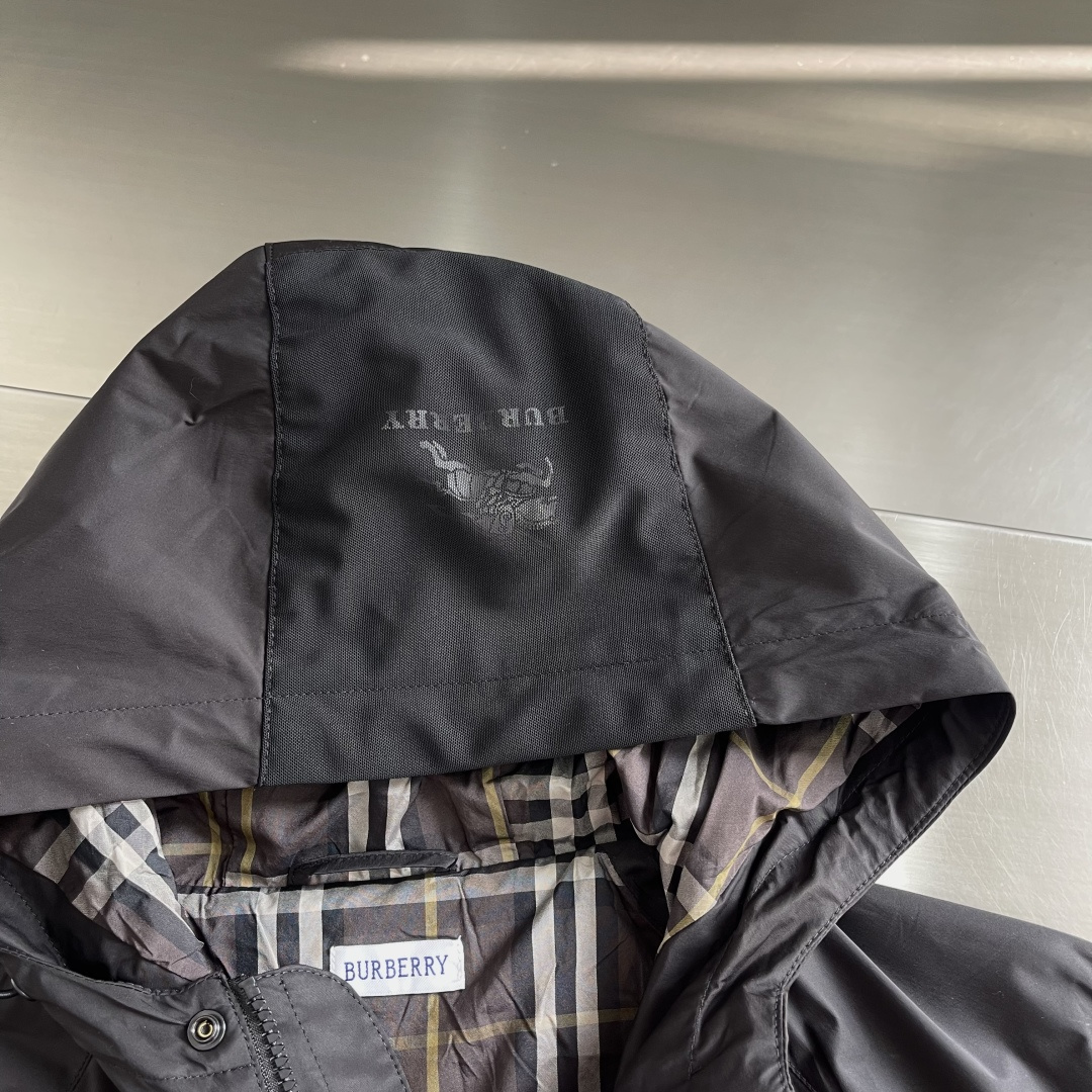 -BBR 26年春季夹克高定专柜面料辅料，透气舒适度高，细节无可挑剔，做工考究工艺复杂，内里搭配经典格纹