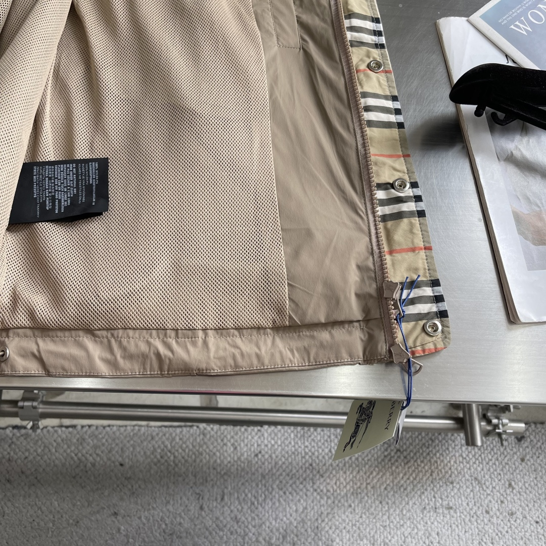 -BBR 26年春季夹克高定专柜面料辅料，透气舒适度高，细节无可挑剔，做工考究工艺复杂，内里搭配经典格纹