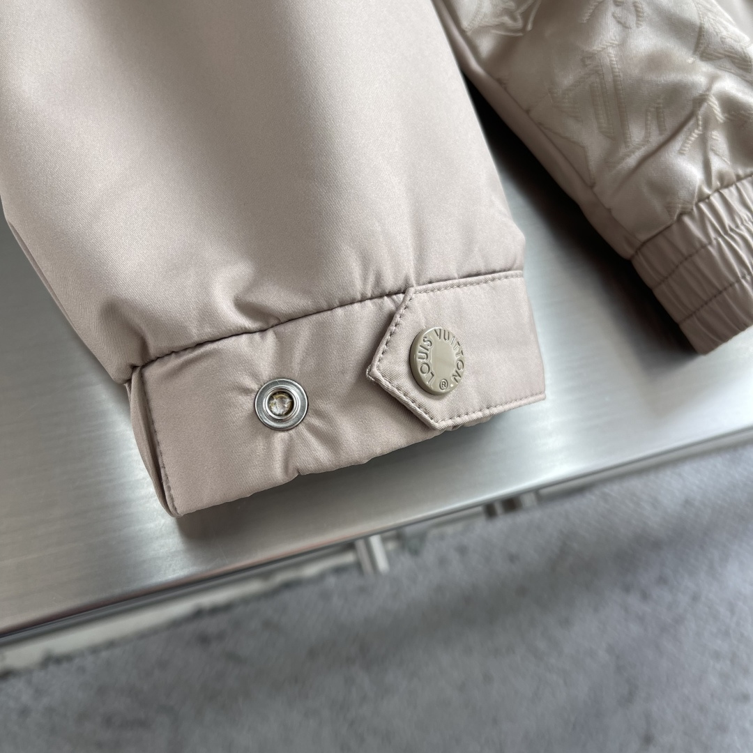 -驴牌 26年春季新款夹克立领拼接logo印花，时尚潮流必需品！上身效果无需多言！面料柔软舒适，搭配原版