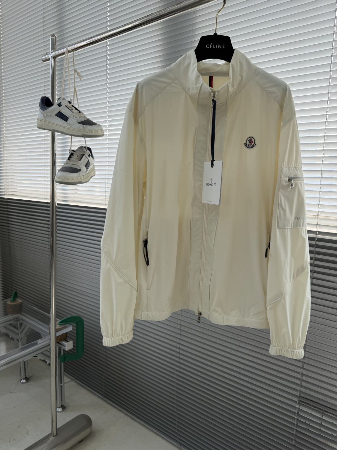 -mon 26年春季新款夹克非常柔软顺滑有垂感，面料牢固结实，挑选的新型面料环保可持续性使用。均为高密度