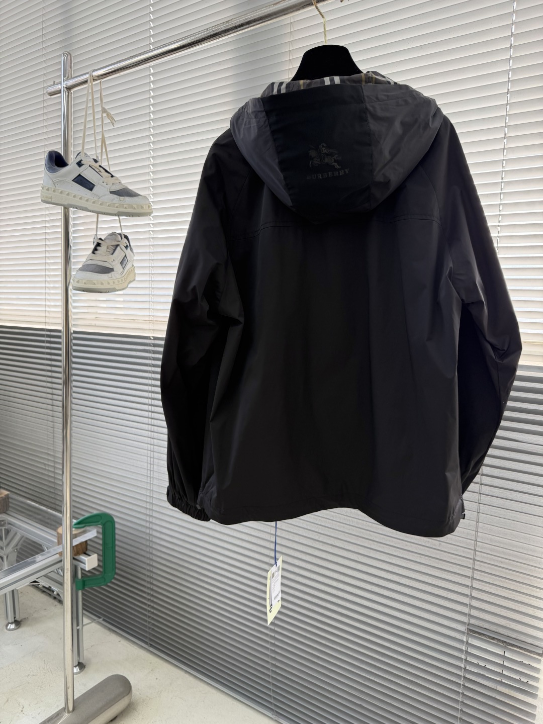 -BBR 26年春季夹克高定专柜面料辅料，透气舒适度高，细节无可挑剔，做工考究工艺复杂，内里搭配经典格纹