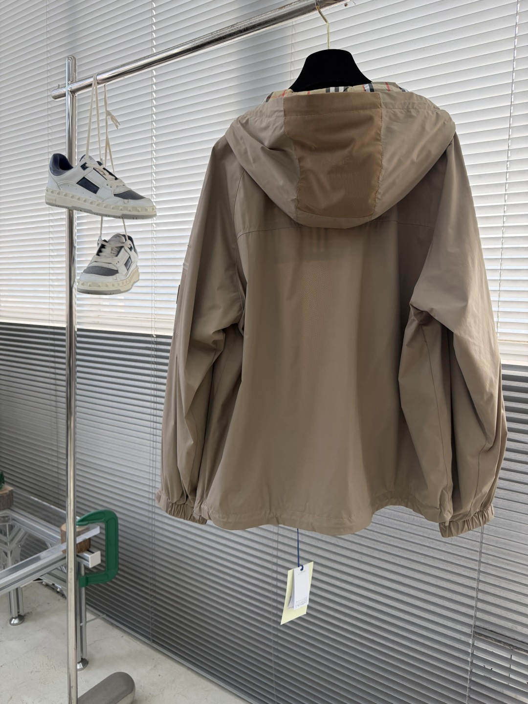 -BBR 26年春季夹克高定专柜面料辅料，透气舒适度高，细节无可挑剔，做工考究工艺复杂，内里搭配经典格纹