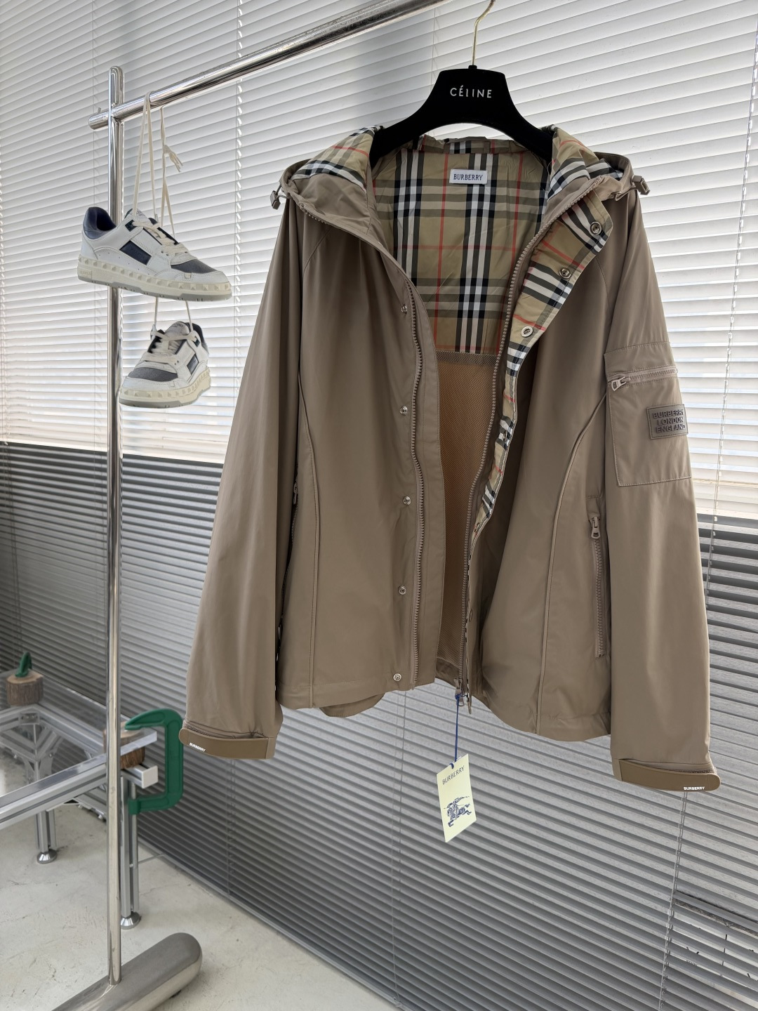 -BBR 26年春季夹克高定专柜面料辅料，透气舒适度高，细节无可挑剔，做工考究工艺复杂，内里搭配经典格纹