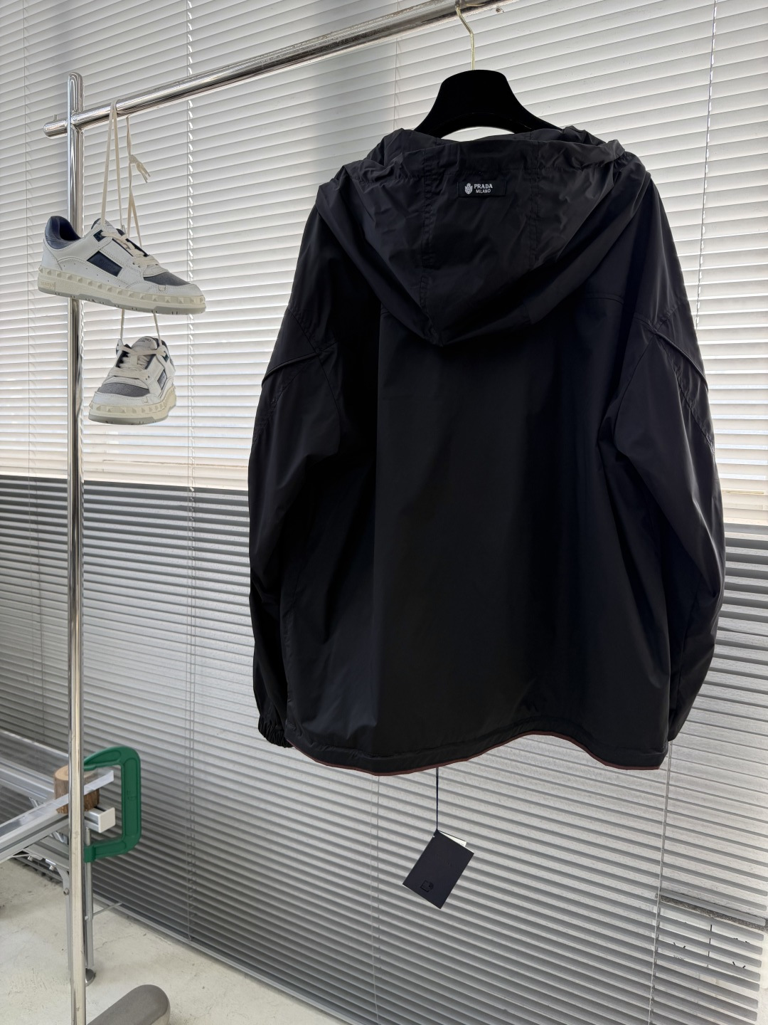 -2026年春款上新PRAD 26年春季新款夹克最新设计款品相非常完美，三标齐全出彩的设计，轻松将时髦感