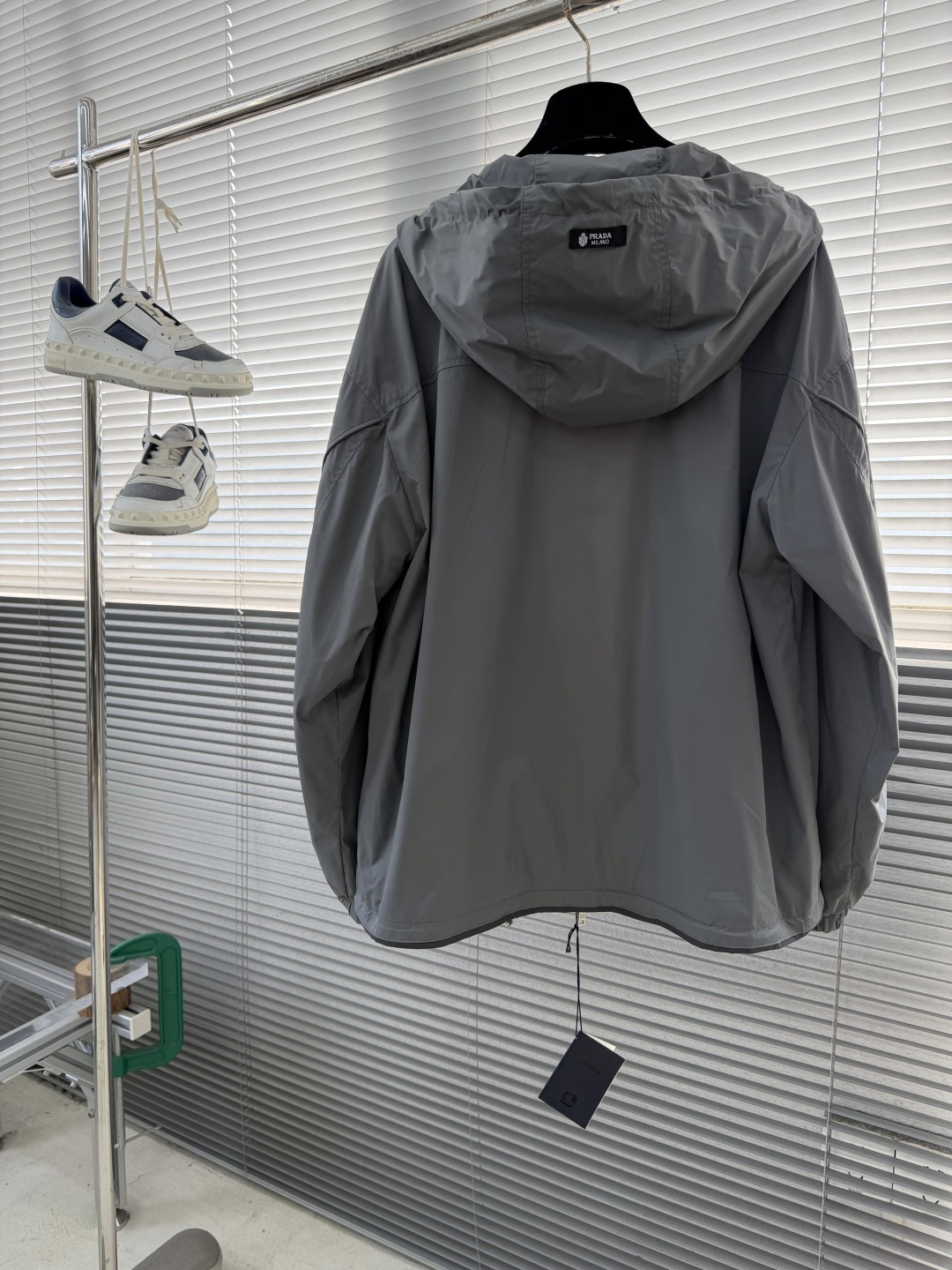 -2026年春款上新PRAD 26年春季新款夹克最新设计款品相非常完美，三标齐全出彩的设计，轻松将时髦感