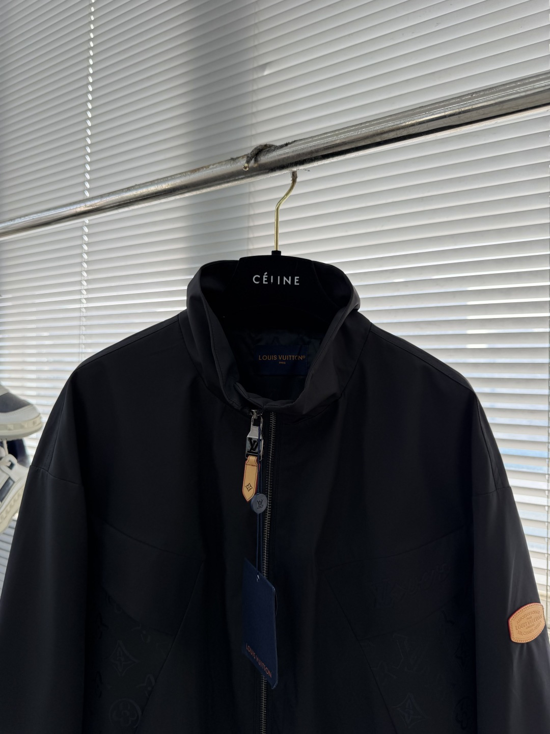 -驴牌 26年春季新款夹克立领拼接logo印花，时尚潮流必需品！上身效果无需多言！面料柔软舒适，搭配原版