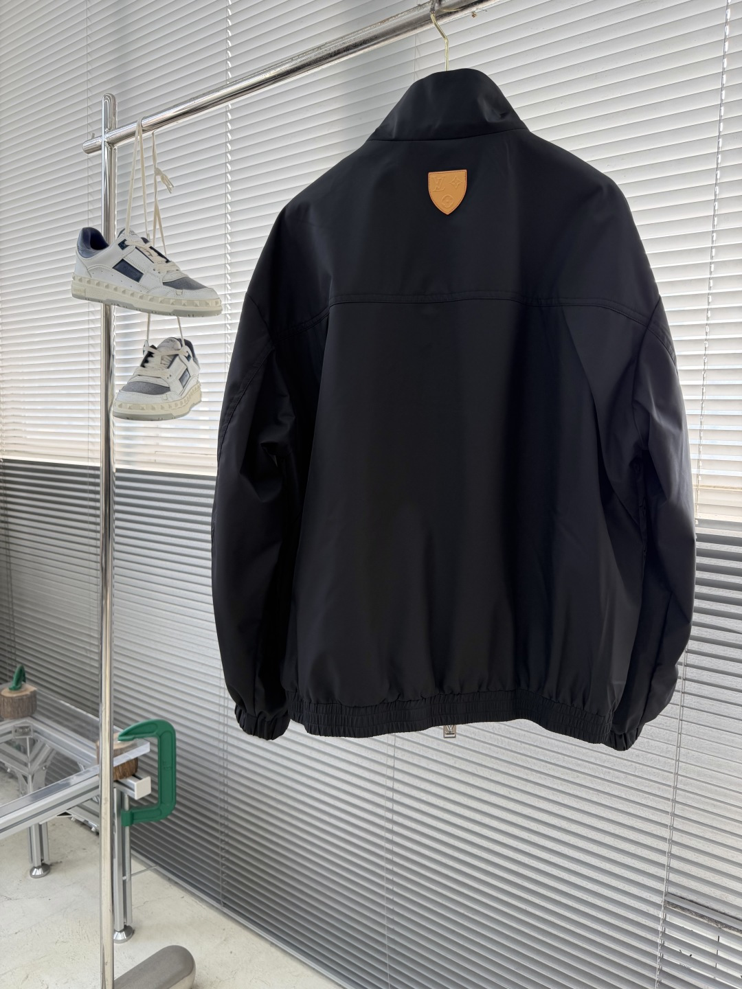 -驴牌 26年春季新款夹克立领拼接logo印花，时尚潮流必需品！上身效果无需多言！面料柔软舒适，搭配原版